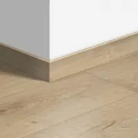Offre Exclusive Plinthe standard à bords droits pour sol stratifié 1847 chêne blanc moyen longueur 2,4 m 12 x 58 mm QUICK STEP